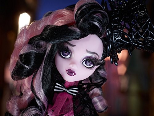 draculaura collector