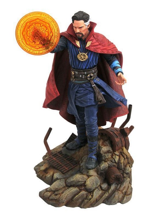 diamond select toys doctor strange