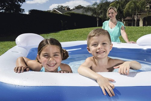 Family paddling pool with 2024 seats